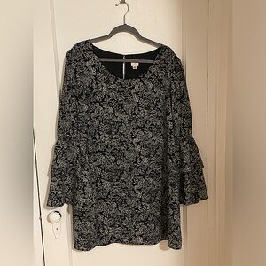 Feminine Floral Shift Dress w/ Double Ruffle Sleeves